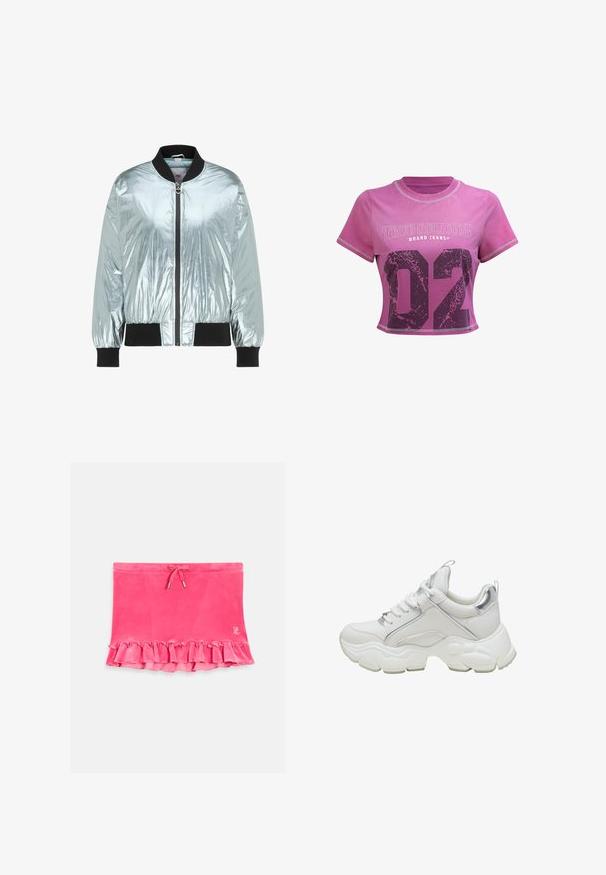 Glänzende silberne Bomberjacke mit schwarzem, geripptem Kragen, Bündchen und Saum und einem Frontreißverschluss mit herzförmigem Zipper.; Kurzes, pinkes, cropped T-Shirt mit Kontrastnähten, das ein grafisches "TRUE RELIGION"-Logo und einen großen schwarzen "02"-Druck auf der Vorderseite zeigt.; Roter Samtenenrock mit Rüsche am Saum, Kordelzugbund und silbernen Akzenten. Weiche Textur mit einem lässigen Design.; Weißer Sneaker mit einer massiven Sohle, glattem Leder und silbernen Akzenten an der Ferse und dem Schnürbereich. Verfügt über einen gepolsterten Kragen für Komfort.