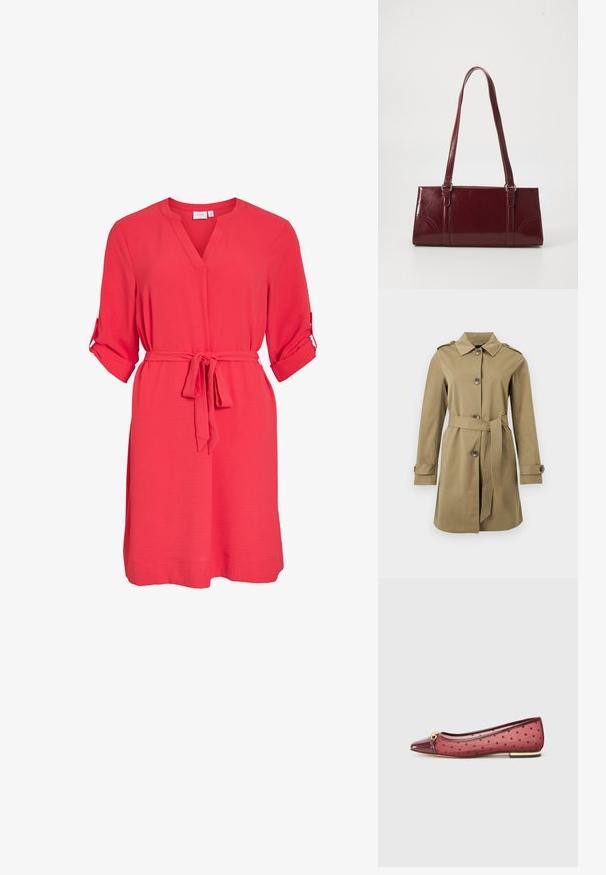 Beige knælængde trenchcoat med knaplukning, taljebælte, skulderepauletter og manchetlukninger.; Rød knælængde kjole med V-udskæring, trekvartærmede opkørte ærmer og bindebælte i taljen.; Balletsko med en blank bordeaux farvet tå og kant, med en gennemsigtig mesh-overdel med prikker, flad hæl og detaljer i gyldent metal.; Bordeaux håndtaske lavet af glansfuldt materiale, rektangulær form, med to skulderremme og subtile buede detaljer på forsiden.