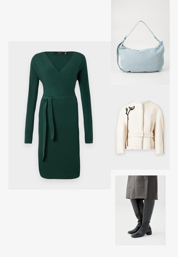 Erdem COCOON CROPPED BELTED JACKET - Talvitakki - ivory; Tummanvihreä, poimullinen, pitkähihainen mekko, jossa on V-pääntie ja sidontakoriste vyötäröllä. Muotoon leikattu malli polven pituiseen helmaan.; Polven korkuiset mustat nahkasaappaat, joissa on neliömäinen kärki, viistottu palikkakorko ja sivuvetoketju; sileä pinta ja istuva malli.; Vaaleansininen farkkukangasta olkalaukku, jolla on pyöreä muoto, säädettävä hihna ja hienovarainen ommel yläreunan ympärillä. Pehmeä tekstuuri.