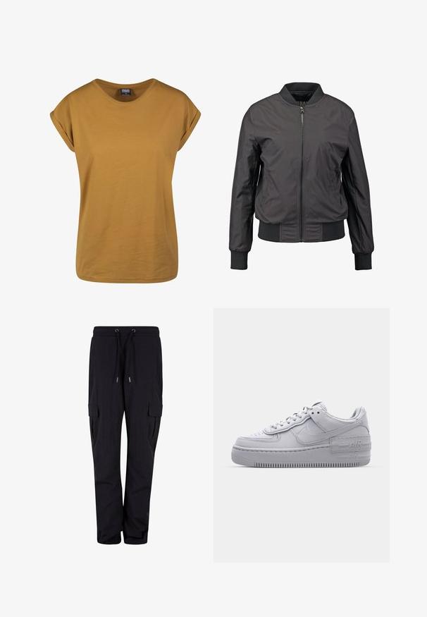 Veste bomber noire avec fermeture éclair à l'avant, poignets et ourlet côtelés, texture lisse et silhouette ajustée, dotée de poches latérales.; T-shirt à manches courtes jaune moutarde avec un col rond, fabriqué en coton doux, avec des poignets roulés et une coupe décontractée.; Pantalons cargo noirs en tissu doux, dotés d'une taille élastique avec cordons de serrage et de poches latérales. Design à jambes droites.; Basket en cuir lisse gris Nike Air Force 1 avec un bout perforé, une semelle épaisse et un détail 'AIR' en relief sur le talon.