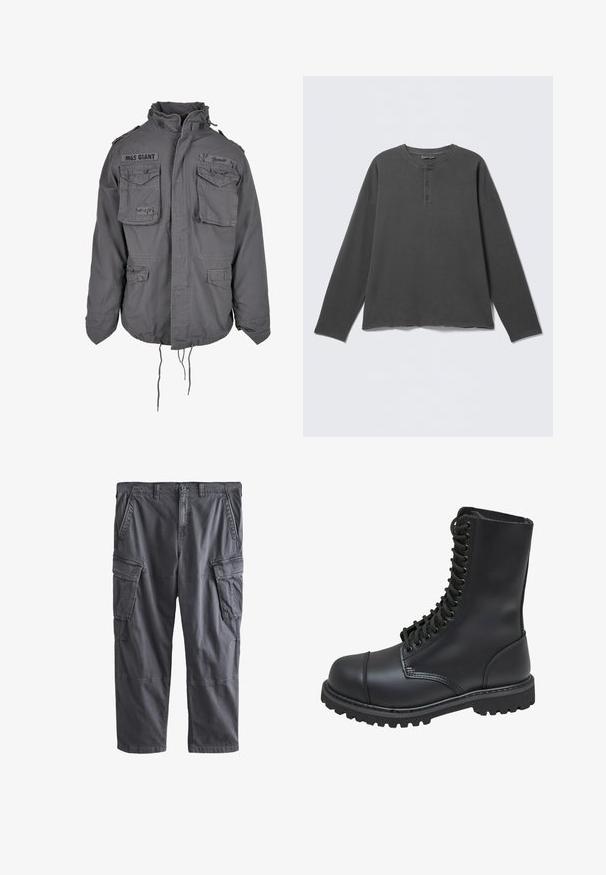 Militærstil grå jakke med høj krave, flere frontlommer, justerbar snor i kanten og broderede tekstdetaljer.; Mørkegrå langærmet henley-shirt med rund halsudskæring og tre knapper på frontpladen.; Mørkegrå cargobukser med knaplukket linning, skrå forlommer og store sidelommer med klap på begge ben.; Sort læder kampstøvle med høj skaft, snørebånd foran, polstret krave og en robust tekstureret sål for godt greb. Har forstærket tåhætte.
