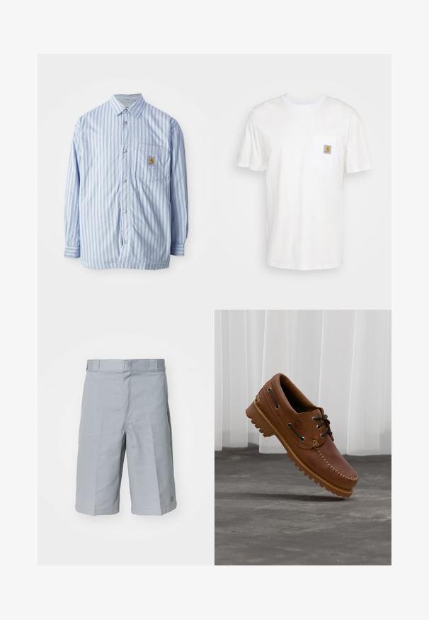 Stribet skjorte i lyseblå og hvid med røde accenter. Har en brystlomme og lange ærmer. Fremstillet af et glat materiale.; Hvid bomulds T-shirt med korte ærmer, en brystlomme, og et lille firkantet logo patch i orange og hvid på lommen.; Lys grå shorts lavet af slidstærkt stof, med lige snit, en talje med bæltestropper og diskrete plisseringer.; Brun læder bådsko med sorte snørebånd, beige syninger og en robust sål, hængende over en grå betongulv.