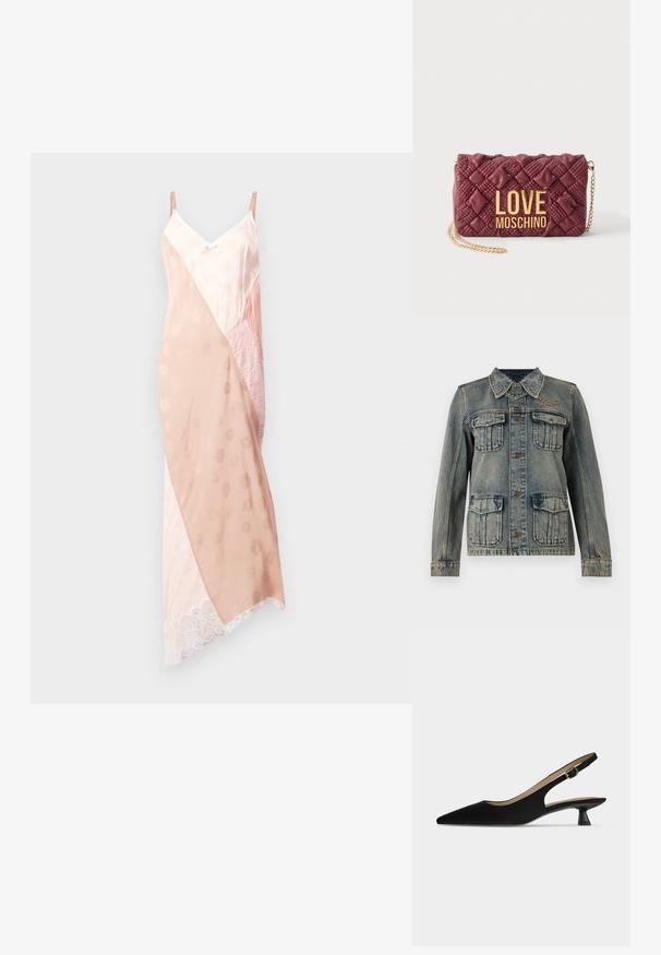 Denimjas met vervaagde wassing, vier klepzakken aan de voorkant, knoopsluiting, kraag en klein geborduurd logo aan de rechterkant van de borst.; Roze kwarts slipdress met verstelbare bandjes, voorzien van een mix van gladde satijn- en kanttexturen, een diagonaal kleurblokontwerp en kantafwerking.; Zwarte slingback-schoen met spitse neus, lage kittenhak en gouden gespband, in profiel getoond op een effen lichte achtergrond.; Gewatteerde bordeauxkleurige handtas met gouden kettingriem en grote gouden "LOVE MOSCHINO" letters aan de voorkant tegen een effen achtergrond.