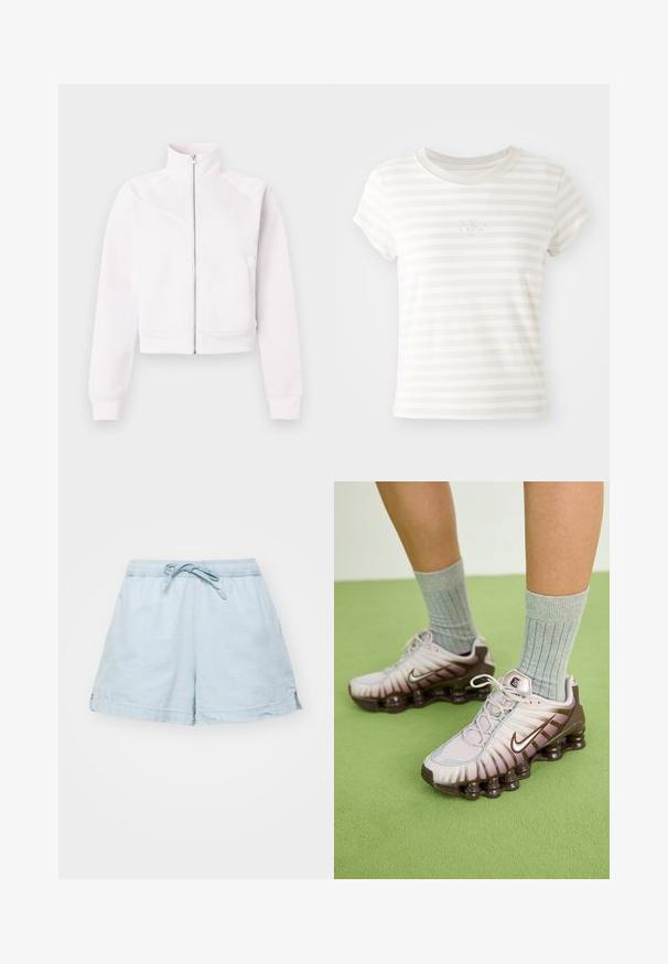 Lichtroze zip-up jack met hoge kraag, lange mouwen, geribbelde manchetten, twee zijzakken en subtiele diagonale stiknaaddetails aan de voorkant.; Witte gestreepte t-shirt met korte mouwen, gemaakt van zachte katoen. Heeft een ronde hals en een klein geborduurd Nike-logo op de borst.; Lichtblauwe, lichte shorts met een elastische tailleband en trekkoord. Voorzien van zijzakken en een relaxte pasvorm, gemaakt van zachte stof.; Nike-sneakers in lichtroze en bruin, met een gestructureerde bovenkant, gelaagd ontwerp en een dempende buitenzool met zichtbare luchtunits.
