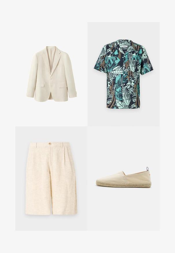 Beige enkelrijjige blazer met klepse revers, twee voorzakken met kleppen, een borstzak en twee knopen op de manchetten.; Overhemd met korte mouwen en knopen, met een tropisch patroon van bladeren en planten in blauwgroen, bruin en zwart, met een kraag en een voorvak op de borst.; Beige op maat gemaakte shorts van textuurstof, met voorplooien, een knoopsluiting en een rechtopstaand ontwerp.; Beige canvas espadrille met een ronde neus, gevlochten jute zool en een kleine rode en blauwe accent op de hiel. Lichtgewicht zonder sluiting.