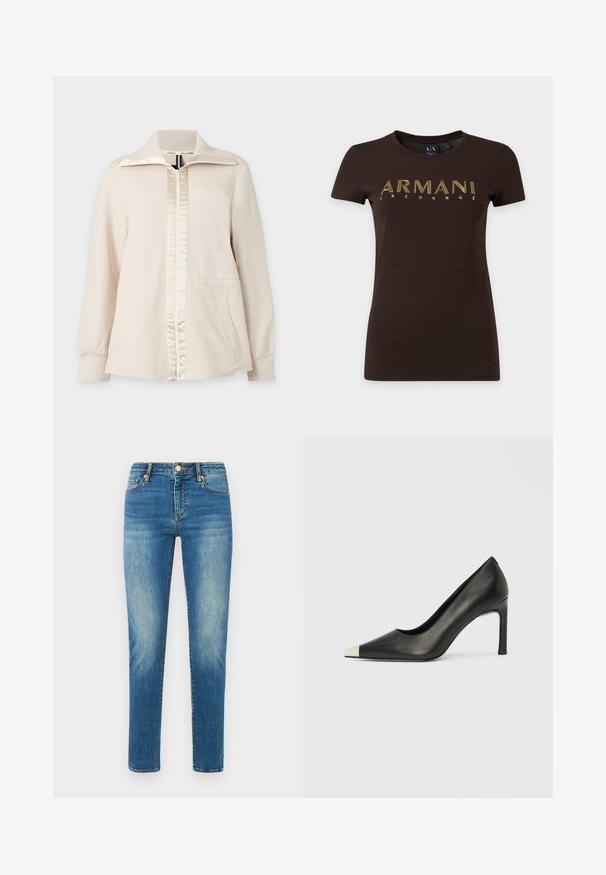 Beige jas met ritssluiting, lange mouwen, geribde kraag, satijnen ritsstrook en twee voorzakken.; Donkerbruine korte mouwen T-shirt met geel omlijnde tekst "ARMANI EXCHANGE" over de borst en een ronde hals.; Lichtblauwe denim jeans met een rechte pasvorm, voorzien van een hoge taille, vijf zakken en subtiele vervaging. Metalen knoop en stiksels zijn zichtbaar.; Zwarte leren hoge hak met een spits toelopende neus en een metalen zilverkleurige kap. Heeft een gladde afwerking en een slanke hak van 10 cm.