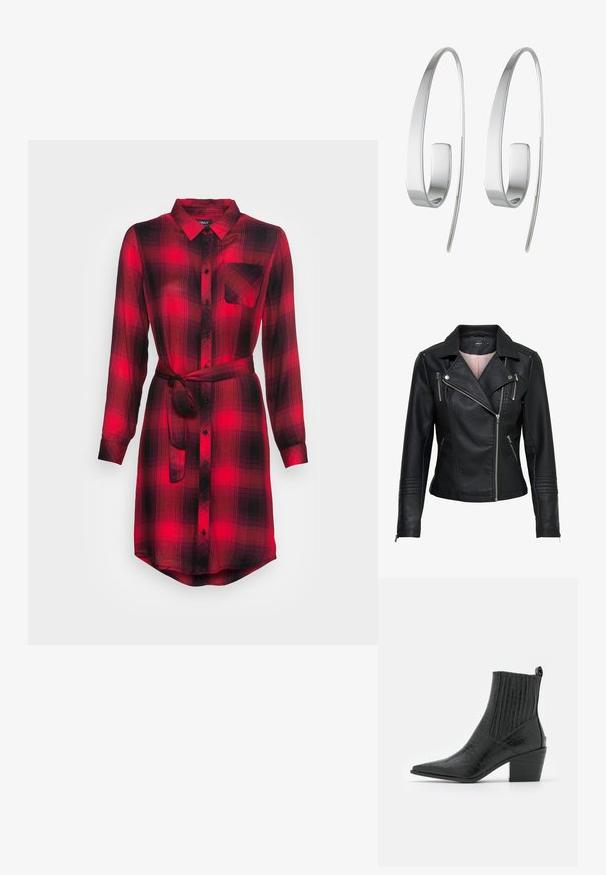 Schwarze Motorradlederjacke mit einem eingekerbten Kragen, asymmetrischem Frontreißverschluss, Reißverschlusstaschen und gerippten Akzenten an Schultern und Ärmeln.; Rot-schwarzes Karokleid, mit Knopfverschluss vorne, langen Ärmeln, einer Brusttasche, tailliertem Design, leichtem Stoff und geschwungenem Saum.; RAID ROCCO - Cowboy-/Bikerstiefelette - black; Silberne Creolen mit einem schlanken, elongated Design. Aus poliertem Metall gefertigt, zeichnen sie sich durch eine glatte Textur und einen minimalistischen Stil aus.