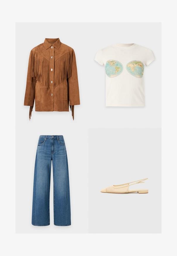 Braune Wildlederjacke mit silbernen Knöpfen und langen Fransen über Brust und Ärmeln, mit Kragen und zwei Vorderentaschen.; Weißes T-Shirt mit kurzen Ärmeln und zwei Vintage-Weltkarten-Prints im Brustbereich.; Hellebluejeans mit weitem Bein und mittlerem Wasch-Effekt, mit hoher Taille, fünf Taschen und subtilen Abnutzungen. Aus Denim mit einer glatten Textur gefertigt.; Slingback-Ballerina in hellbeige mit einem Netz-Obermaterial, spitz zulaufender Zehenpartie und niedrigem Absatz. Verfügt über einen verstellbaren Riemen für eine optimale Passform.