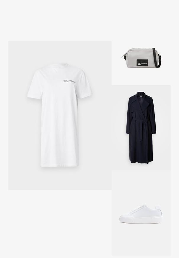 Marineblauwe trenchcoat met een grote kraag, lange mouwen, een strikceintuur in de taille en zijzakken. Glad materiaal met een ontspannen pasvorm.; Witte katoenen t-shirt jurk met een ronde hals, korte mouwen en een klein zwart merklogo op de linkerborst.; Witte lage sneaker met vetersluiting, dikke zool en glad bovenwerk, gezien vanaf de buitenkant tegen een effen lichte achtergrond.; Kleine rechthoekige lichtgrijze crossbody tas met een zwarte verstelbare schouderband en een "Karl Lagerfeld Jeans" logo patch aan de voorkant.