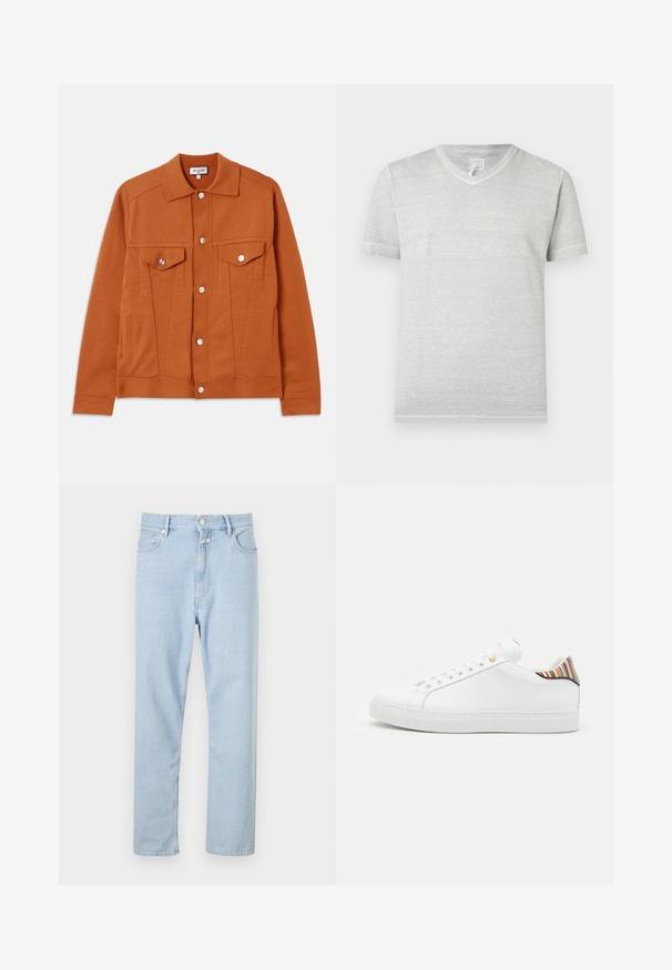 Rødbrun jakke med knaplukning, to brystlommer og spids krave. Fremstillet af et tekstureret stof med synlige sømme.; Lys grå kortærmet V-hals T-shirt, lavet af et blødt, tekstureret stof med et subtilt meleret mønster. Ingen synlig logo eller accenter.; Lysblå, lige-fit jeans lavet af denim, med knap- og lynlåsåbning, fem lommer og subtilt slid på stoffet.; Hvide lædersneakers med en glat overflade, prydet med en farverig stribet detalje på hælen, guldøje og flad hvid sål.