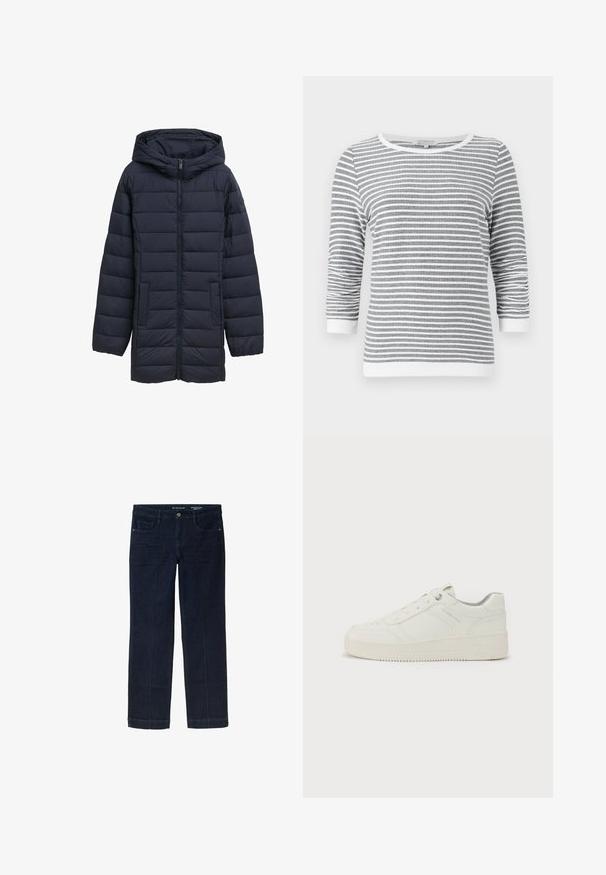 Navyblå polstret jakke med hætte, frontlynlås, to sidelommer og vandret quiltet design. Glat tekstur og minimal detaljering.; Grå og hvid langærmet skjorte med vandrette striber, 3/4 ærmer og hvid kant ved ærmerne, halsudskæringen og kanten.; Mørkeblå denimjeans med lige ben-design, der har forlommer og kontrasterende gule syninger langs sømmene.; Hvide sneakers med en glat læderoverflade, rund tå, seks snørrehuller, polstret krave og struktureret gummisål. Diskret mærkelogo på siden.