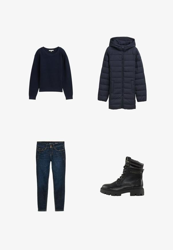 Navyblå polstret jakke med hætte, frontlynlås, to sidelommer og vandret quiltet design. Glat tekstur og minimal detaljering.; Marineblå strikket sweater med en afslappet pasform, bred rund hals og ribbede manchetter. Har et struktureret mønster gennem hele stoffet.; Mørkeblå denim jeans med slim fit, der har orange syninger, fem lommer og en knaplukning i taljen.; Sorte snørestøvler med en blank læderfinish, polstret krave og kraftig gummisål. Udstyret med metal-øjer og branding på siden.
