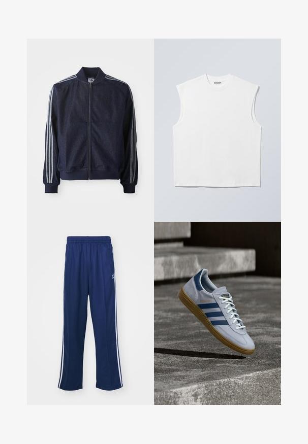 Marineblaue Jeansjacke mit Reißverschluss vorne, gerippten Bündchen und drei weißen Streifen an jedem Arm. Mit kleinem Logo auf der Brust.; Weißes ärmelloses Baumwolltop mit Rundhalsausschnitt und strukturierten Schultern, mit "WEEKDAY" auf dem Kragenetikett versehen, vor hellgrauem Hintergrund dargestellt.; Marineblaue Sporthosen mit einem lockeren Schnitt, ausgestattet mit weißen seitlichen Streifen und einem elastischen Bund. Glattes Material, keine sichtbaren Muster oder Beschläge.; Hellblauer Adidas Spezial Sneaker mit dunkelblauen Streifen und Gummisohle, in der Luft über Betontreppen in neutralem Außenbereich gezeigt.