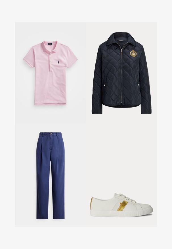 Marineblauwe doorgestikte jas met voorrits, twee drukknopzakken, kraag en geborduurd schild op de linkerborst.; Roze poloshirt van katoen, met een klassieke kraag, drie knopen, korte mouwen en een klein marineblauw logo op de borst.; Donkerblauwe broek met een rechte pasvorm, voorzien van plooien aan de voorkant, een knoopsluiting en een glad katoenen stof. Eenvoudig ontwerp zonder patronen.; Witte lage sneaker met witte veters, een gouden streep aan de zijkant en een gestructureerde witte rubberen zool.