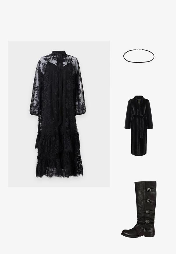 Sort faux fur morgenkåbe med lange ærmer, taljebælte og sjal krave. Har en glat tekstur og knælangt design.; Sort blondekjole med lange ærmer, høj krave, blomstermønster, lagdelt flæsekant og gennemsigtigt stof, hvilket skaber et struktureret udseende.; Sorte læder knæhøje støvler med struktureret overflade, tætsiddende design og fem justerbare spænder langs siden. Flad sål.; Sort ruskind choker halskæde med en glat overflade, prydet med en sølvfarvet lås og metaldetaljer i hver ende. Enkel, cirkulær design.