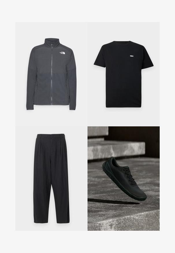Dunkelgraue Fleecejacke mit hohem Kragen, durchgehendem Reißverschluss, strukturiertem oberen Einsatz, Seitentaschen und einem weißen Logo auf der Brust.; Schwarzes T-Shirt mit kurzen Ärmeln und Rundhalsausschnitt, mit kleinem weißem "OBEY"-Logo auf der linken Brust.; Schwarze, hoch taillierte, weit geschnittene Hosen mit Falten, Knopfverschluss und Gürtelschlaufen, vor einem schlichten, hellen Hintergrund präsentiert.; Schwarzer Wanderschuh mit strukturierter Sohle, der in einer schwach beleuchteten Umgebung über Betontreppen schwebt.
