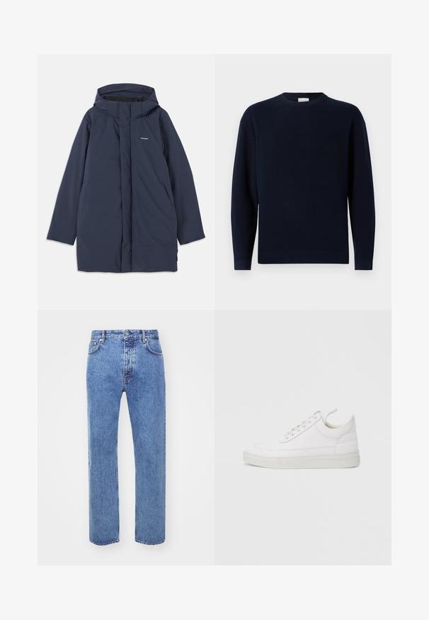 Marineblå vandtæt parka-jakke med hætte, der har en frontlynlås, to sidelommer og et minimalistisk brandlogo på brystet.; Mørkeblå ribstrikket sweater med rund hals, lange ærmer og en afslappet pasform. Blød tekstur, minimalistisk design og ingen synlige mønstre.; Won Hundred STEVE - Jeans Relaxed Fit - cut blue; Hvid lædersneaker med rundet tå, flad sål og snørebånd foran. Har syningsdetaljer og polstret krave for komfort.
