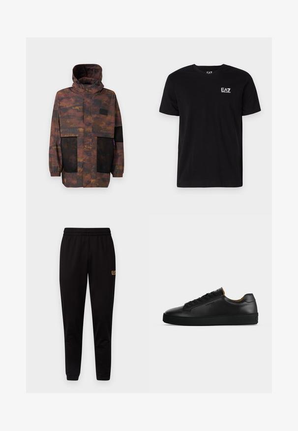 Wasserabweisende Jacke im braun-schwarzen Camouflage-Muster. Verfügt über Netzstaschen und eine Kordelzugkapuze. Leicht und mit elastischen Bündchen.; Schwarzes Baumwoll-T-Shirt mit V-Ausschnitt und kurzen Ärmeln. Mit einem weißen EA7-Logo auf der linken Brust. Glatte Textur, normale Passform.; Schwarze Jogginghose mit einem elastischen Bund, taillierten Bündchen und einem kleinen gelben Logo am oberen linken Bein. Weicher, glatter Stoff.; Schwarzer flacher Ledersneaker mit schwarzen Schnürsenkeln, strukturierter Gummisohle und kleinem eingeprägtem Logo an der Seite, im Profil vor grauem Hintergrund gezeigt.