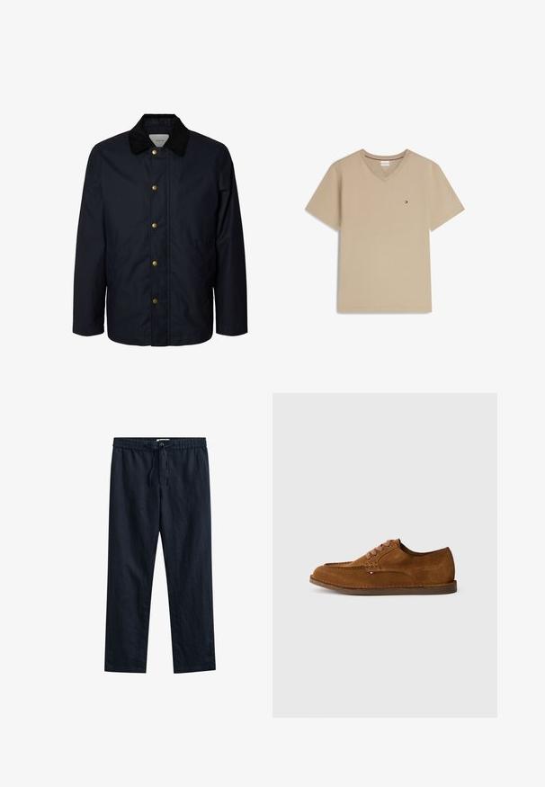 Herren navyblaue Jacke mit schwarzem Kordkragen und fünf sichtbaren Messing-Druckknöpfen vorne.; Beiges kurzärmeliges T-Shirt mit V-Ausschnitt und kleinem rot-weiß-blauem Logo auf der linken Brust, dargestellt auf weißem Hintergrund.; Marineblaue gerade geschnittene Hose mit elastischem Bund, Kordelzug und seitlichen Taschen aus leichtem Stoff.; Brauner Wildleder-Schuh mit abgerundeter Spitze, dekorativen Nähten und sechs kontrastierenden Schnürlöchern. Flache Sohle und minimalistisches Design.
