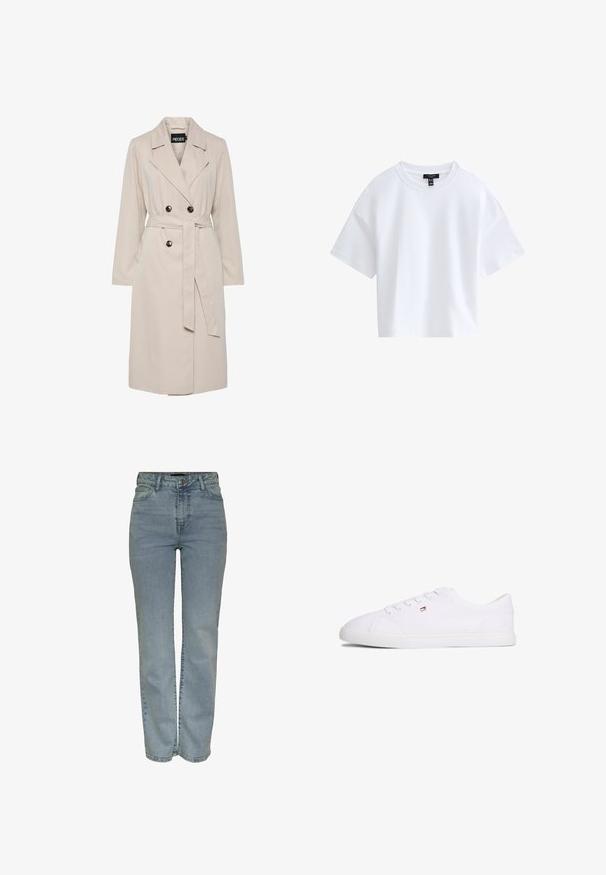 Lichtbeige dubbelgeknoopte trenchcoat met brede revers, zwarte knopen, een bijpassende stoffen ceintuur en lange mouwen.; Effen witte cropped T-shirt met korte mouwen, een ronde hals en een zwart merkembleem aan de binnenkant van de kraag.; Lichtblauwe hoge taille straight-leg jeans met een sluiting met knoop en rits aan de voorkant, vijf zakken en riemlussen.; Witte lage sneaker met vetersluiting en een klein rood-wit-blauw logo aan de zijkant, platte rubberen zool.