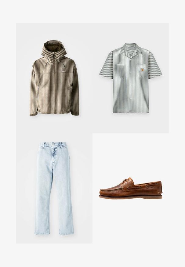 Braune und cremefarbene kariert Kapuzenjacke mit durchgehendem Reißverschluss, seitlichen Taschen und elastischen Bündchen, gefertigt aus leichtem, wasserdichtem Material.; Kurzärmeliges Hemd zum Knöpfen aus blau-gestreiftem Baumwollstoff in Creme mit zwei Brusttaschen und einem kleinen Logoaufnäher auf der linken Tasche.; Hellblaue Jeans im Straight-Leg-Schnitt mit hoher Taille, fünf Taschen und Knopfverschluss. Überall mit einem verwaschenen Look.; Braune Lederbootsschuhe mit gesteppten Akzenten, metallischen Ösen, einer erhöhten Naht an der Zehe und einer flachen Gummisohle.