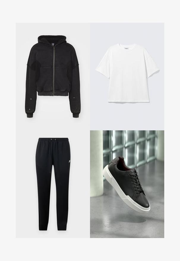 Atelier de roupa SNUG JACKET UNISEX - Fleecejakke - black; Hvid oversized t-shirt med korte ærmer og rund halsudskæring med sænkede skuldre, fladt lagt på lys grå baggrund.; Sorte sweatshirtbukser lavet af blødt stof, med elastisk talje og snoretræk, ribbede ankler og en lille logo-detalje på siden.; Sort lædersneaker med tyk hvid sål, sorte snørebånd, svævende over en grå beton gulv nær en væg med glasblokke.