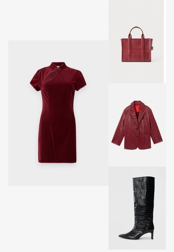 Rød faux læder blazer med notch krave, to forlommer og to sorte knapper. Foret med en kontrasterende rød inderside.; Bordeaux velourkjole med høj krave, korte ærmer og en dekorativ knudepunktdetalje ved halsen. Glat tekstur, tætsiddende silhuet.; Sorte knæhøje støvler med en blank, krokodillemønstret tekstur, spids tå og en affaset hæl. Glat syntetisk materiale.; Rød læder tote taske med to håndtag og "THE TOTE BAG MARC JACOBS" præget på forsiden i midten.