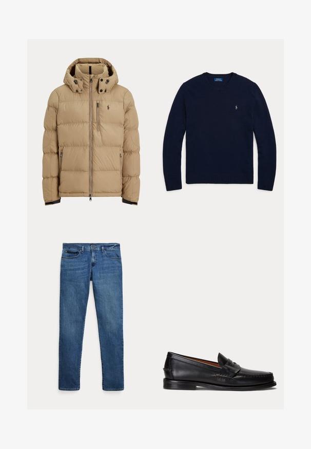 Beige polstret vinterjakke med hætte, fuld lynlås foran, to sidelommer med lynlås og logo på venstre bryst.; Marineblå langærmet crewneck-sweater med ribstrikkede manchetter og kant, med en lille broderet Polo Ralph Lauren-logo på brystet.; Blå denimjeans med slim fit, der har forlommer, bæltestropper og lukning med knap på hvid baggrund.; Sort læderloafer med lav hæl og pennyremdetalje, vist fra siden på en lysegrå baggrund.