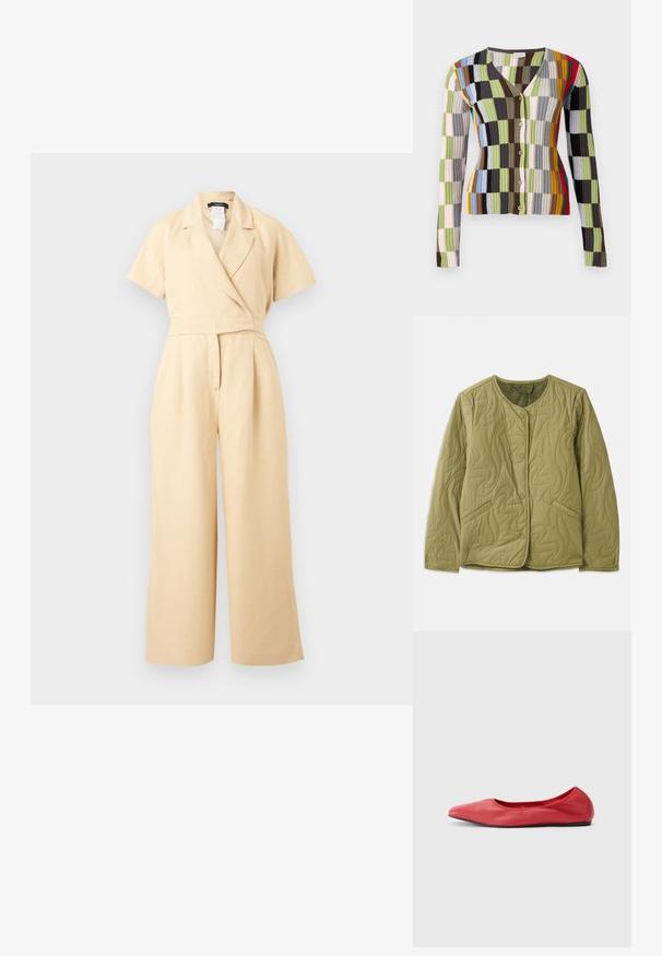 Veste matelassée olive verte avec un col arrondi, des boutons à l'avant, deux poches latérales et un motif en ondulations. Texture de tissu douce.; Combinaison beige à manches courtes avec jambes larges, col en V style portefeuille et taille cintrée, réalisée dans un tissu léger.; Cardigan à manches longues côtelé avec motif quadrillé multicolore en vert, marron, noir, rouge, bleu, orange et beige, boutonné à l'avant.; Filippa K REY FLATS - Ballerines - bright red