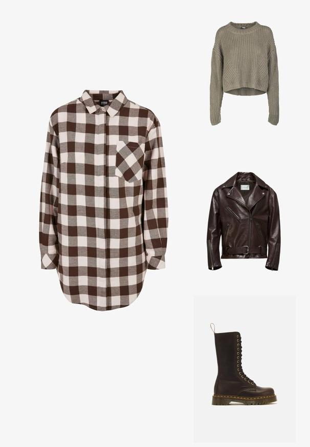 Veste de moto en cuir marron avec un design croisé, poches zippées et une taille ceinturée avec une boucle en argent.; Pull en tricot cropped vert olive avec un motif texturé, col rond et manches longues. Large côtelé au niveau de l'ourlet et des poignets.; Chemise en flanelle à carreaux marron et blanc, à manches longues, avec une fermeture à boutons à l'avant et une poche poitrine simple. Texture douce et ourlet arrondi.; Botte haute en cuir marron foncé à lacets, couture jaune, semelle épaisse rainurée et boucle de tirage à l’arrière.