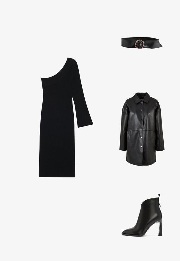 Sort læderjakke med krave, trykknapper, sidelommer og løs pasform med en glat tekstur.; Sort ribbet strikkjole med en asymmetrisk halsudskæring og én klokkeslæbe, med en tætsiddende silhuet der går til knæ.; Sort læder ankelstøvle med spids tå, buet overdel og metallisk hæl. Har en træksløjfe bagpå.; Sort læderbælte med bredt bånd og stor uregelmæssig kobberfarvet metalspænde.