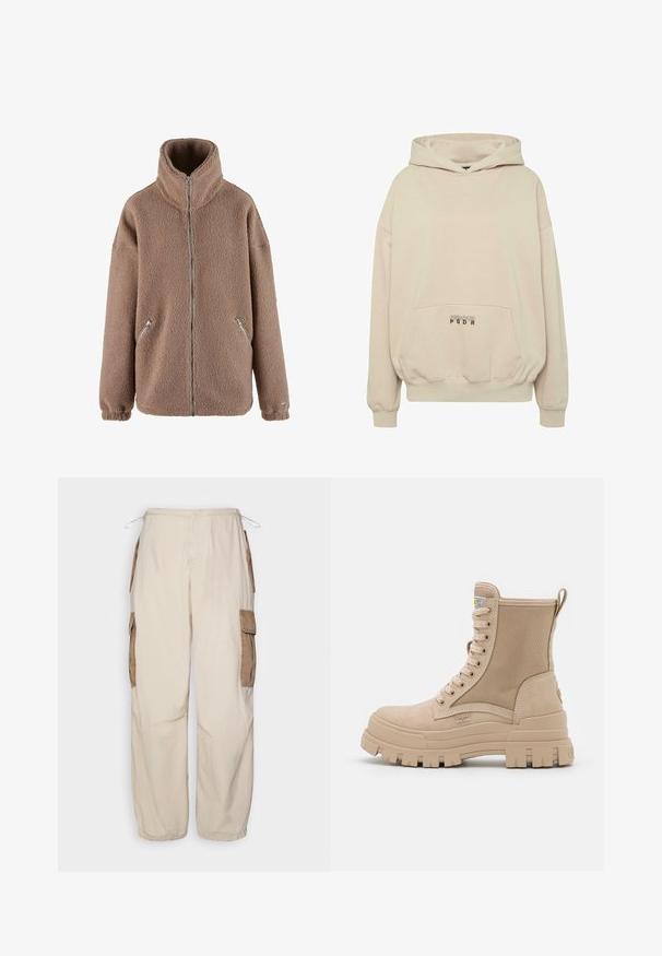 aim’n® Fleecejakke - dark clay; Beige hættetrøje med en forlomme, ribbede manchetter og snøre i hætten. "PECADOR PGDR" tekst trykt på lommedelen.; BDG Urban Outfitters CONTRAST - Cargobukser - beige; Beige snørestøvle til anklen med tyk rillede sål og tekstureret sidepanel, der viser mærkeetiketten og trækskiven bagpå.