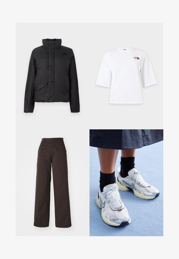 Zwarte geïsoleerde pufferjack met een hoge kraag, ritssluiting aan de voorkant en een logo op de borst. Gladde, matte afwerking met een boxy vorm.; Witte T-shirt met korte mouwen, ronde hals en klein kastanjebruin "The North Face" logo op de linker bovenborst.; Bruine wijde broek met knoopsluiting en riemlussen, gemaakt van duurzame stof, met een gladde textuur en strakke lijnen.; Witte en zilveren Nike sneakers van meshstof, met reflecterende accenten en een beige zool. Gedragen met zwarte sokken, staand op een blauwe ondergrond.