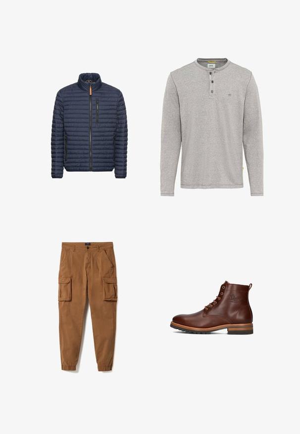 Marineblauw gewatteerde pufferjack met opstaande kraag, voorzakken met rits en een ritssluiting. Gelaagd oppervlak met horizontale stiksel-details.; Grijze langemouwen shirt met een henley-kraag, drie knopen en een subtiele structuur. Bevat een klein logo vlakbij de kraag en een label.; Bruine cargobroek met elastische boorden, knoop- en ritssluiting, schuine voorzakken en grote klepzakken op elke dij.; Bruine leren enkellaars met ronde neus, vetersluiting, contrasterende hak en zolen, en een reliëflogo op de zijkant.