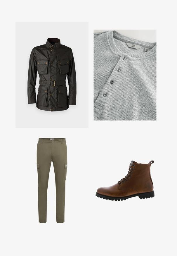Donkergroene gewaxte katoenen jas met een hoge kraag, vier voorkruiszakken, een ceintuur in de taille en accenten in goudkleurige hardware.; Grijze gebreide shirt met lange mouwen en een ronde halslijn, vijf knopen sluiting, ribbelstructuur en een slim fit ontwerp. Label geeft maat M aan.; Olijfgroene cargobroek gemaakt van lichte stof, met een rechte pasvorm, zijzakken en elastische boorden bij de enkels.; Bruine leren enkelbotten met een gestructureerde afwerking, metalen oogjes en een zwarte rubberen profielzool. Voorzien van een trekband aan de achterkant voor gemakkelijke instap.