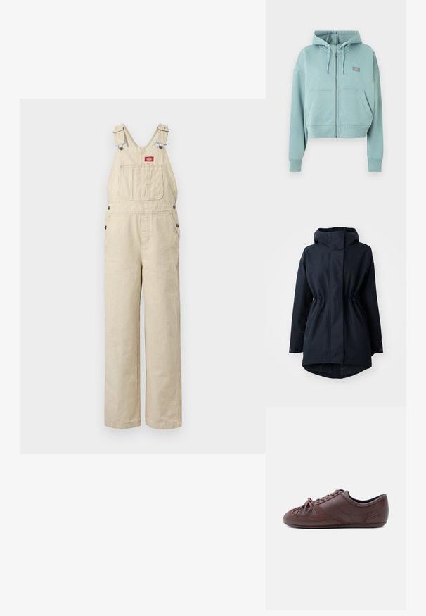 Marineblauer Parka mit Kapuze, verstellbaren Taillen-Zugbändern und Knopfmanschetten, designed für kaltes Wetter.; Beige-weiße Denim-Overalls mit Nadelstreifen, verstellbaren Trägern, einer Brusttasche vorne, Knöpfen an der Seite und locker geschnittenen, geraden Beinen.; Hellblauer Kapuzenpullover mit Reißverschluss, Fronttaschen, Kordelzug in der Kapuze und kleinem rechteckigem Logopatch auf der Brust.; Brauner Sneaker mit niedrigem Schaft und Schnürsenkeln, mit gesteppter Wildleder-Details und "HUGO"-Logo an der Seite, seitlich auf weißem Hintergrund abgebildet.