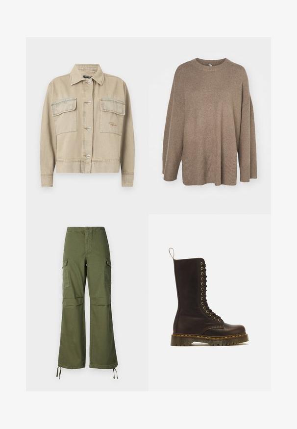 Beige denimjakke med krave, lange ærmer, knaplukning og to brystlommer. Har kontrasterende syninger og diskret logo-stikning.; Brun oversized sweater med ribbet kant, brede ærmer og rund hals. Blød tekstur, minimalistisk design uden mønstre.; Olivengrønne cargo-buksen i bomuld med bred ben-design, to sidelommer og justerbare snore ved kanten.; Høj mørkebrun læder snørestøvle med gule syninger, tyk rillede sål og trækstrop bagpå.