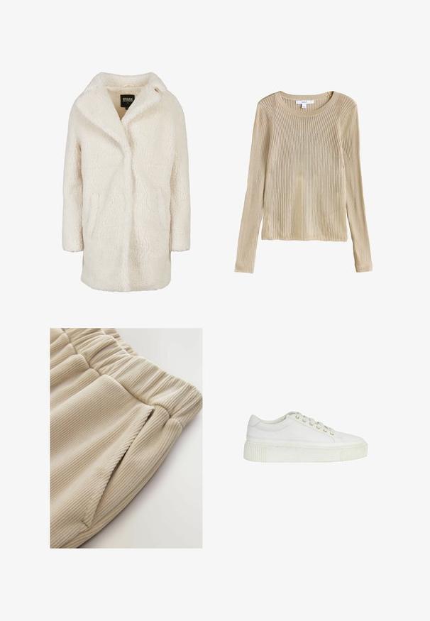 Crèmekleurige teddyjas met lange mouwen, reverskraag en zijzakken, gelabeld Urban Classics, maat XS.; Beige geribbelde lange mouw gebreide trui met ronde hals en slim fit, plat weergegeven met label zichtbaar bij de kraag.; Beige geribbelde stof shorts met een elastische tailleband en zijzakken, met een zachte textuur en een ontspannen pasvorm.; Witte lage sneaker met dikke zool, veters aan de voorkant en subtiele stikseldetails, tegen een effen witte achtergrond.