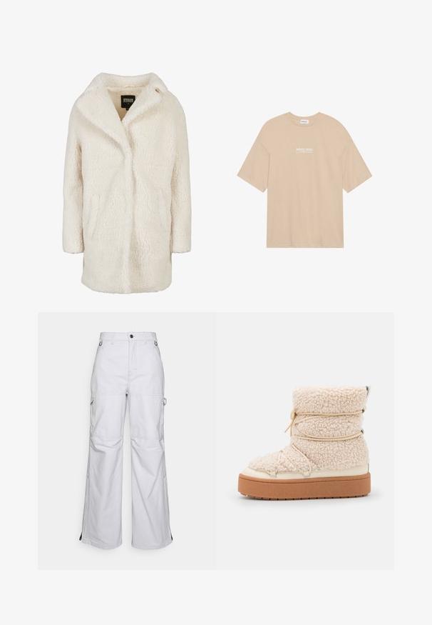 Crèmekleurige teddyjas met lange mouwen, reverskraag en zijzakken, gelabeld Urban Classics, maat XS.; Beige katoenen t-shirt met een ronde hals en korte mouwen. De voorkant is bedrukt met "PACIFIC COAST California" in witte tekst.; Lichtgrijze cargo broek met brede pijpen, voorzakken, riemlussen, zijzakken met rits, gestikte kniedetails en metalen ringaccenten bij de taille.; Chunky crème schapenvacht enkelboot met een textuurafwerking, elastische details en een dikke bruine platformzool. Voorzien van zilverkleurige hardware accenten.