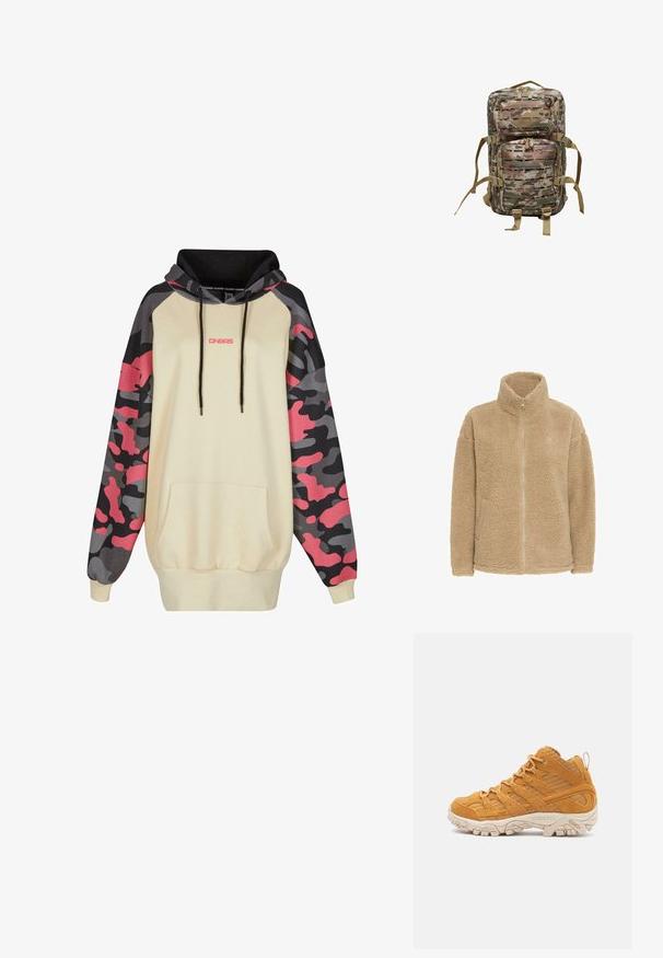 Beige fleecejakke med høj krave, fuld lynlås og sidelommer. Har en blød, struktureret overflade og en afslappet pasform.; Hættetrøje i beige med sorte snore, der har ærmer i camouflage mønster i grå og pink samt en frontkangaroo lomme.; Høje vandresko i sennepsgul ruskind, med strukturerede overlays, en forstærket tåhætte og en cremet gummisål.; Kamuflage rygsæk lavet af slidstærkt stof, med flere lommer, justerbare stropper og polstret ryg for komfort.