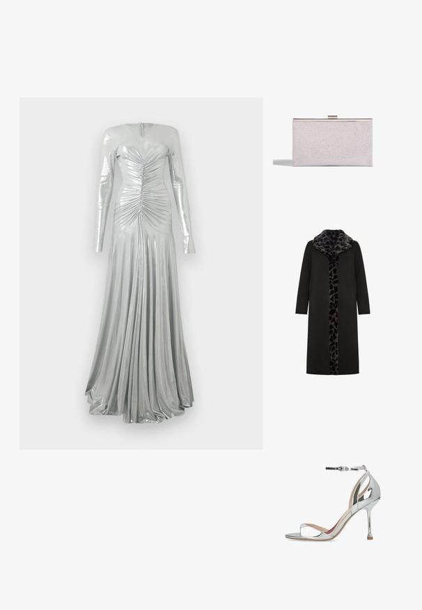 Zwarte lange jas met een lederen kraag en voorpaneel met luipaardprint, voorzien van zijzakken en een slanker, recht silhouet.; Zilverkleurige metallic lange mouwen jurk met geplooide details op het lijfje en een vloeiende, geplooide rok tot op de vloer.; Zilverkleurige metalen sandaal met hoge hak, enkelbandje, open teen en uitgesneden zijkanten op een witte achtergrond.; Zilveren glinsterende clutch met een slank rechthoekig ontwerp, metalen sluiting en een gladde textuur. Minimalistisch ontwerp.