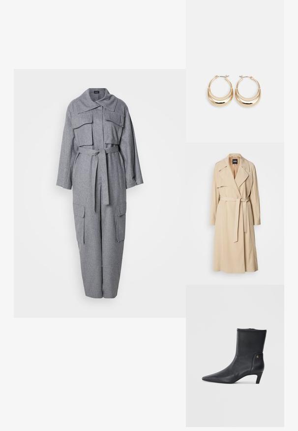 Beige trenchcoat van gladde stof, met een dubbelknoopsluiting, brede revers, een riem in de taille en zijzakken.; Grijze jumpsuit van een wolblend met een kraaghals, twee borstzakken en een riem in de taille. Rechte pijpen met brede mouwen.; Zwarte leren enkellaarsjes met een spitse neus en een lage hak. Heeft een gladde textuur en een kleine gouden logo-detail aan de zijkant.; Gouden hoepel oorbellen met een halve maan vorm, gepolijste oppervlakte en scharnier sluiting. De gladde textuur en weerspiegelende afwerking vergroten de zichtbaarheid.