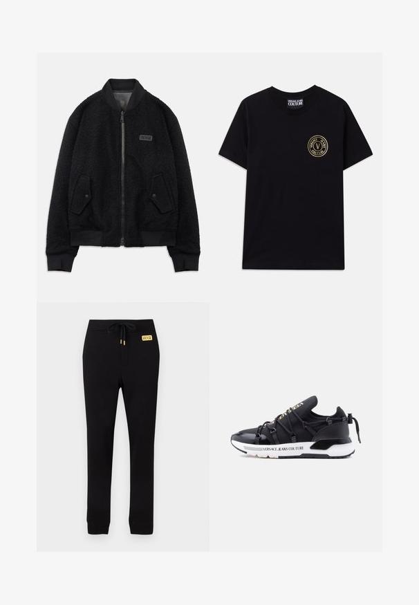 Schwarze Bomberjacke aus strukturiertem Fleece, mit Reißverschluss, geripptem Kragen und Bündchen sowie einem Logo-Patch auf der linken Brust.; Schwarzes Baumwoll-T-Shirt mit Rundhalsausschnitt und kurzen Ärmeln. Besitzt ein goldfarbenes, rundes Logo auf der linken Brust. Einfaches, unauffälliges Design.; Schwarze, schlanke Jogginghose mit gerippten Bündchen, elastischem Bund mit Kordelzug und einem kleinen gelben Versace Jeans Couture Logo-Patch.; Schwarze Sportschuhe mit glattem Obermaterial, Schnürdesign, weißer Sohle und "Versace Jeans Couture"-Branding an der Seite.