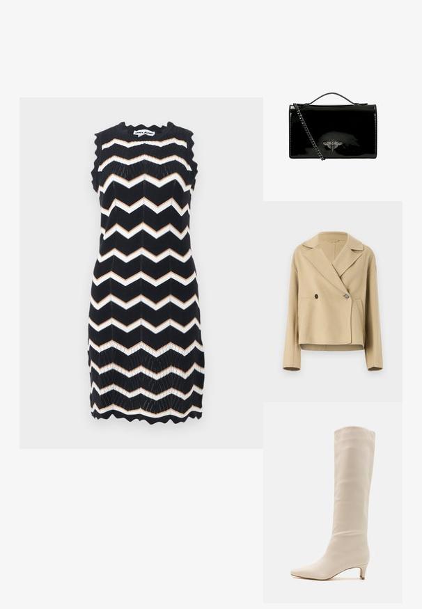 Beige cropped jakke lavet af blødt stof, med spidse krave, dobbelt knaplukning og to frontlommer.; Ærmeløs sort strikket kjole med hvide og beige zigzag-striber, bølgede kanter og DKNY Jeans-mærke ved nakken.; RAID LAYLA - Høje støvler/ Støvler - off white; Sort lakeret håndtaske med kædesti, der har et dekorativt metalbi-emblem på fronten. Rektangulær form med blank overflade.
