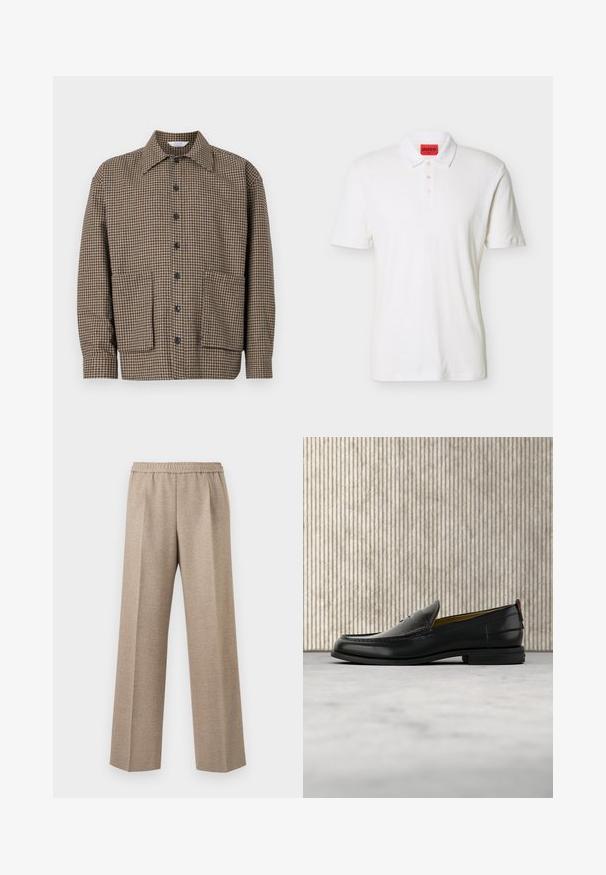 Bruine geblokte overhemdjack met een gekantelde kraag, sluiting met knopen aan de voorkant en twee opgestikte zakken aan de onderkant. Gestructureerde stof.; Wit poloshirt met korte mouwen, drie knopen en een rood HUGO-merklabel aan de binnenkant van de kraag.; Beige rechte broek met elastische tailleband en gestreken vouwen aan de voorkant van elke broekspijp.; Zwarte leren herenslipper met een krokodillen-embossed voorblad en een lage hak, zij-aanzicht op een neutrale achtergrond.
