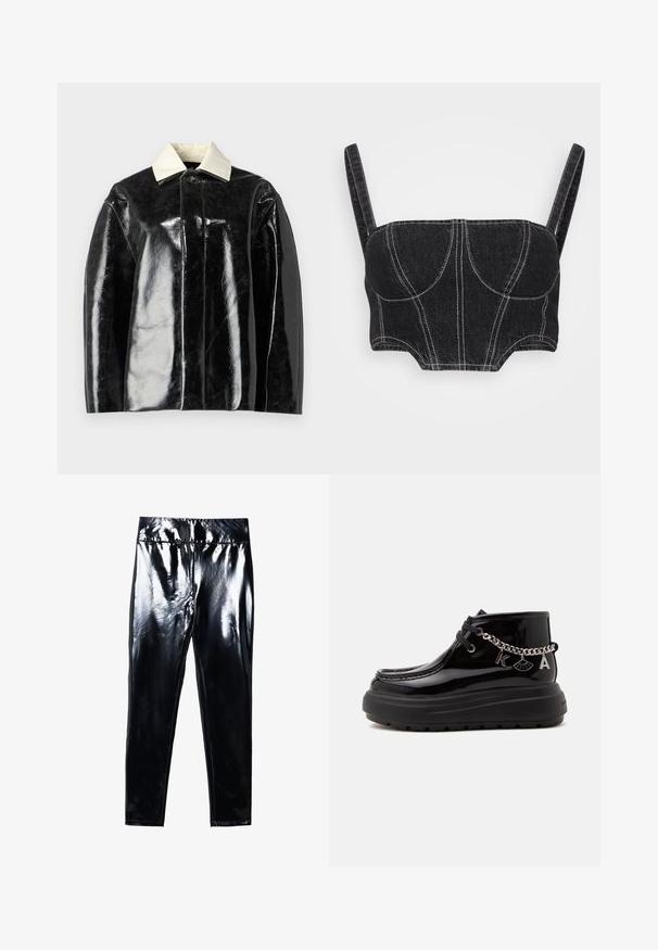 Sort glansjakke med en struktureret design, der har en krémhvid krave og en knaplukning, lavet af glat, shiny materiale.; Sort denim crop top med tynde stropper, der har hvid syning, struktureret korpus og buede sømme. Glat tekstur og tætsiddende design.; Sorte højglans leggings med en blank, glat overflade. Elastisk talje og tætsiddende design med en indsnævret benform.; Sort laklæder platform ankellang støvle med sorte snørebånd og sølvkæde med vedhæng formet som en vifte og bogstaverne K og A.