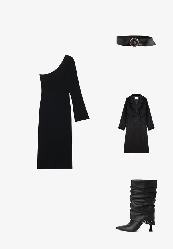 NA-KD Klassisk frakke - black; Sort ribbet strikkjole med en asymmetrisk halsudskæring og én klokkeslæbe, med en tætsiddende silhuet der går til knæ.; Sort slasket læderstøvle med høje hæle, spids tå og sølvfarvet "Karl" logo nær hælen på hvid baggrund.; Sort læderbælte med bredt bånd og stor uregelmæssig kobberfarvet metalspænde.