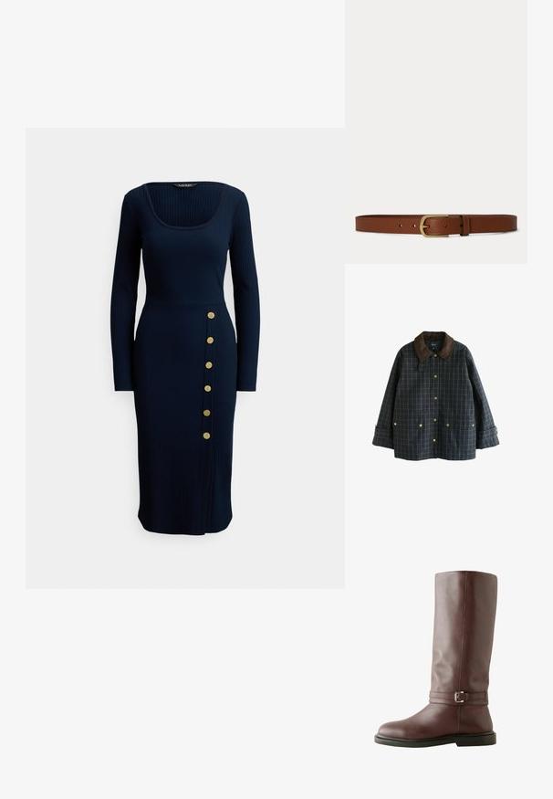 Veste à carreaux vert foncé en matériau résistant, dotée d'un col en velours côtelé marron et d'accents en métal doré, avec deux poches avant.; Robe à manches longues côtelée bleu marine avec encolure carrée et boutons latéraux. Caractérisée par une silhouette ajustée et un ourlet arrivant au genou.; Botte en cuir marron, montant jusqu'au genou, avec une texture lisse, présentant un détail de sangle à boucle au niveau de la cheville et une semelle plate et durable.; Ceinture en cuir marron avec une boucle rectangulaire dorée et plusieurs trous d'ajustement sur fond blanc.