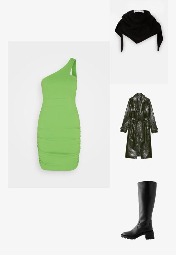 Pikk roheline kunstnahast trench coat krokodillimustriga, vöödiga taljes, laiad kraed ja üleskeeratavad varrukad. Stiliseeritud disain läikiva viimistlusega.; WAL G. BENI ONE SHOULDER MINI - Päevakleit - leaf green; Knee-high musta nahast saapad, millel on stiilne disain, ümar varvas ja jämeda platvormi konts. Külgedel on elastsed lisandid.; Must mustrist sall, kolmnurkne kuju, pehme tekstuur ja pikad küljed sidumiseks. Ümol on väike silt ülemisel serval.