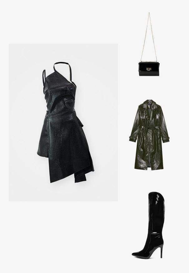 Lang grøn faux læder trench coat med krokodille tekstur, bælte i taljen, brede klapper og op rullede ærmer. Stilfuldt design med glansfinishing.; Sort faux læderkjole med asymmetrisk design, tekstureret krokodillemønster og lynlåslukning i siden. En skulderrem inkluderet.; Knæhøj, patenteret sort stiletto-støvle med spids tå. Den glatte tekstur og det høje design skaber en slank, tætsiddende silhuet.; Sort patentlæder håndtaske med en guldkæde-strop, rektangulær form, med en frontklaplukning og et metallisk logo-accent.